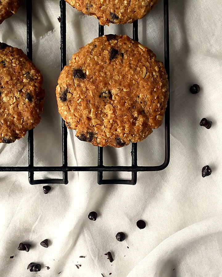 Oat chocolate chip cookies